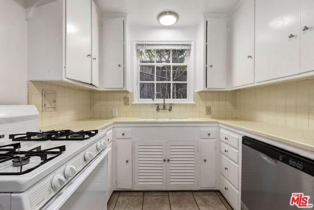 271 Beloit Avenue, Los Angeles, CA 90049