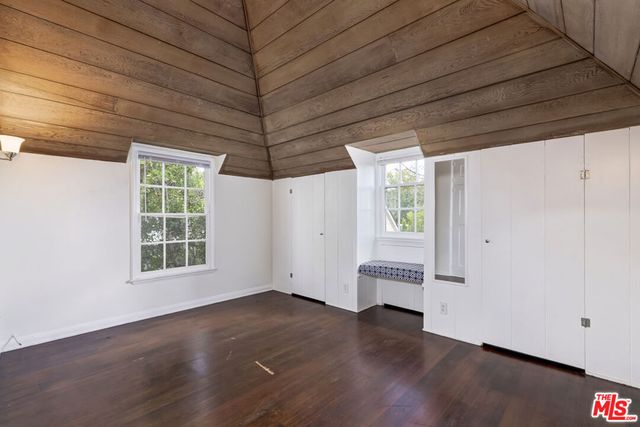 271 Beloit Avenue, Los Angeles, CA 90049