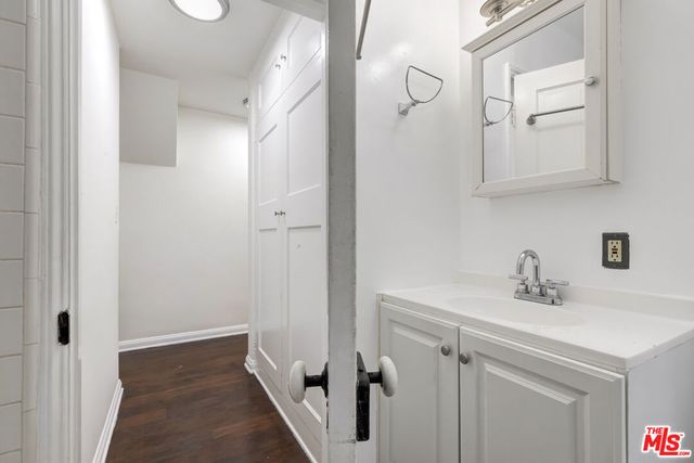 271 Beloit Avenue, Los Angeles, CA 90049