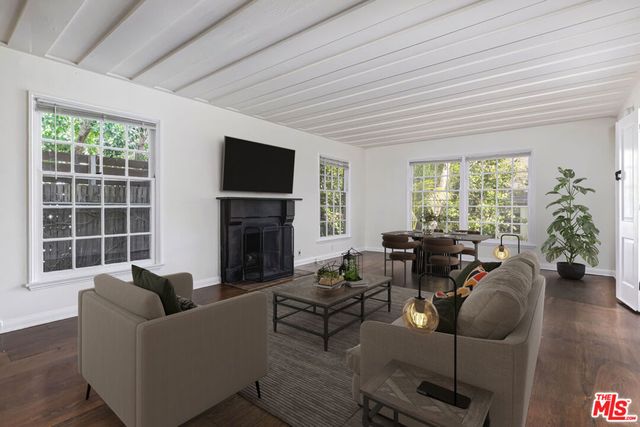 271 Beloit Avenue, Los Angeles, CA 90049