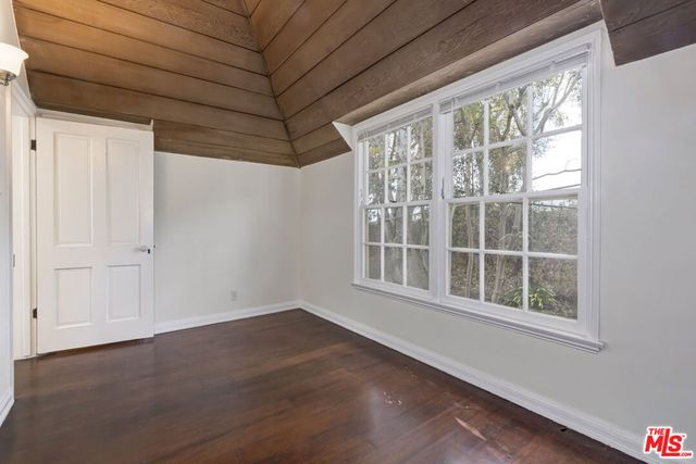 271 Beloit Avenue, Los Angeles, CA 90049