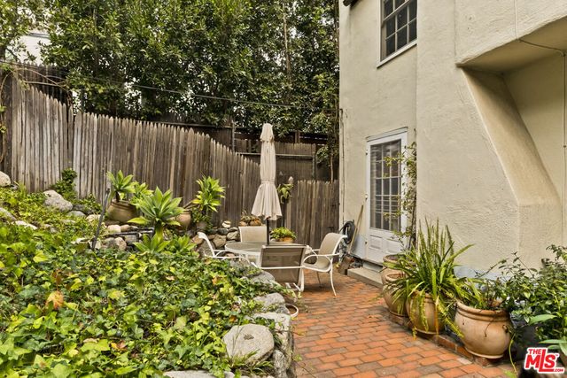 271 Beloit Avenue, Los Angeles, CA 90049