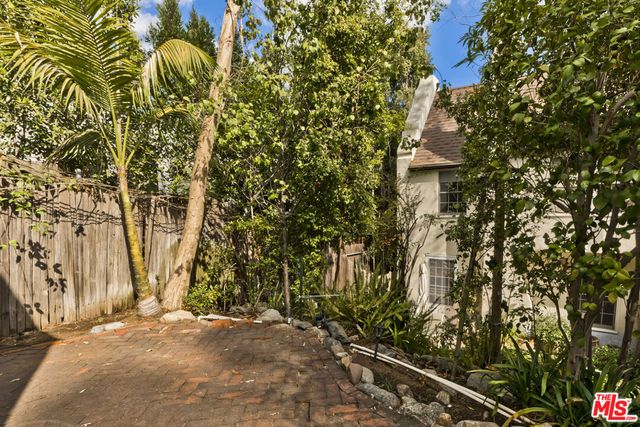 271 Beloit Avenue, Los Angeles, CA 90049