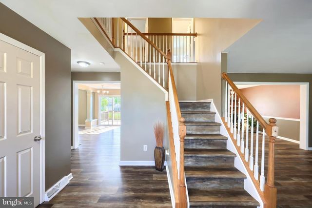 315 LYNNE DR, Mount Wolf, PA 17347
