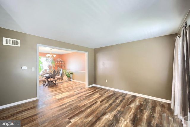 315 LYNNE DR, Mount Wolf, PA 17347