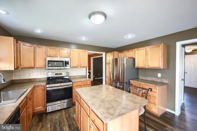 315 LYNNE DR, Mount Wolf, PA 17347
