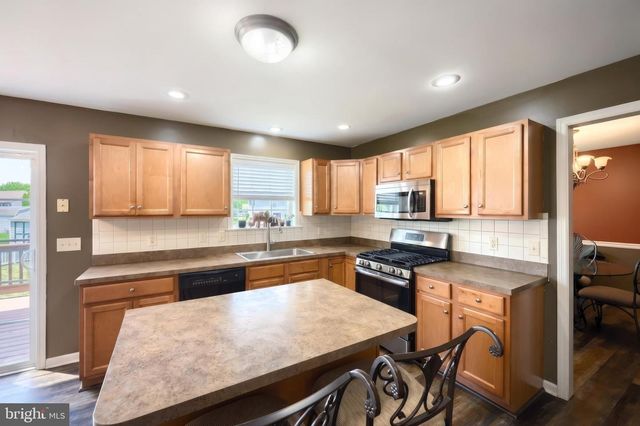 315 LYNNE DR, Mount Wolf, PA 17347