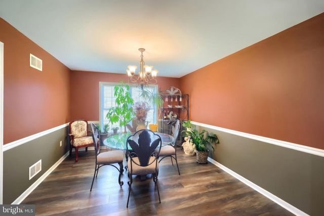 315 LYNNE DR, Mount Wolf, PA 17347
