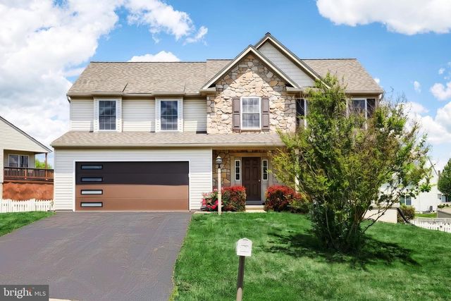 315 LYNNE DR, Mount Wolf, PA 17347