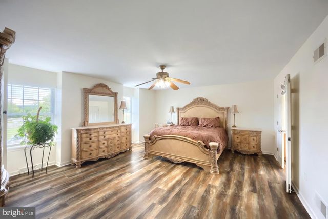315 LYNNE DR, Mount Wolf, PA 17347