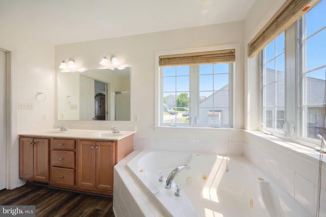 315 LYNNE DR, Mount Wolf, PA 17347