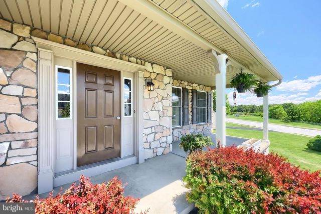 315 LYNNE DR, Mount Wolf, PA 17347