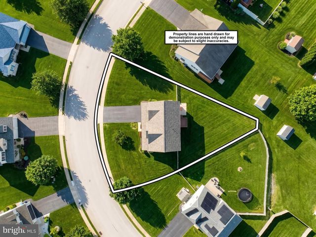 315 LYNNE DR, Mount Wolf, PA 17347
