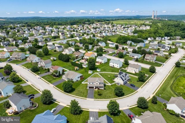 315 LYNNE DR, Mount Wolf, PA 17347