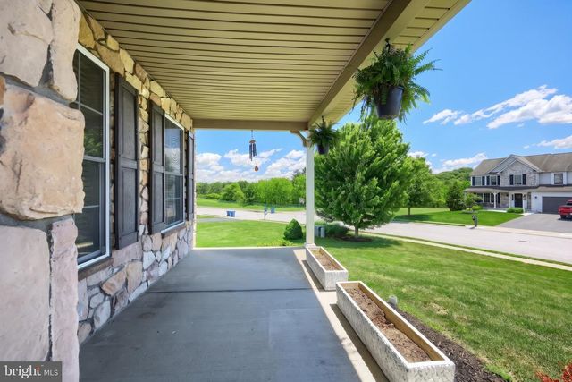 315 LYNNE DR, Mount Wolf, PA 17347