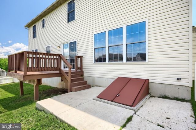 315 LYNNE DR, Mount Wolf, PA 17347
