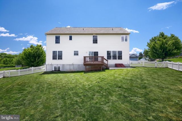 315 LYNNE DR, Mount Wolf, PA 17347