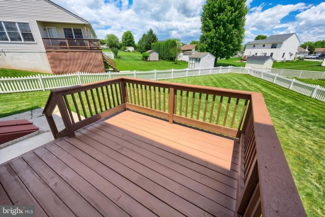 315 LYNNE DR, Mount Wolf, PA 17347