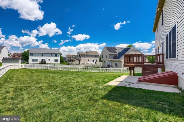 315 LYNNE DR, Mount Wolf, PA 17347