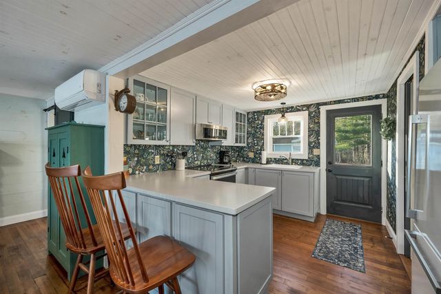 31 Lake Shore Drive, Effingham, NH 03882