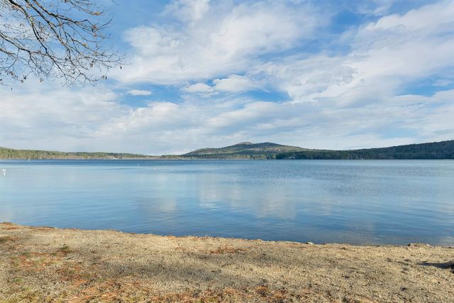 31 Lake Shore Drive, Effingham, NH 03882