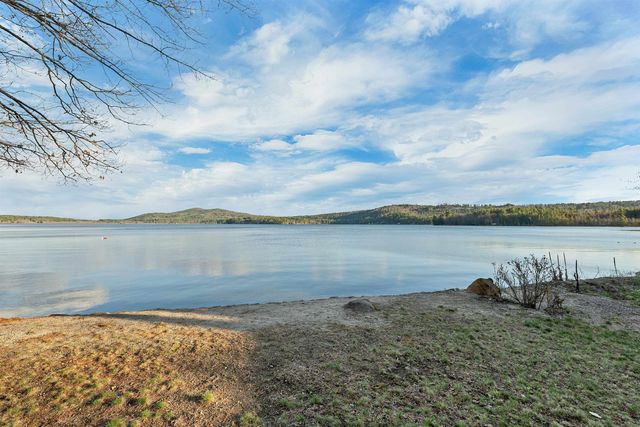 31 Lake Shore Drive, Effingham, NH 03882