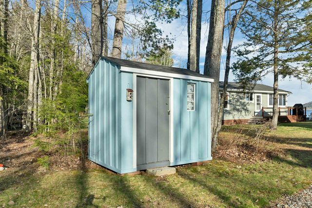 31 Lake Shore Drive, Effingham, NH 03882