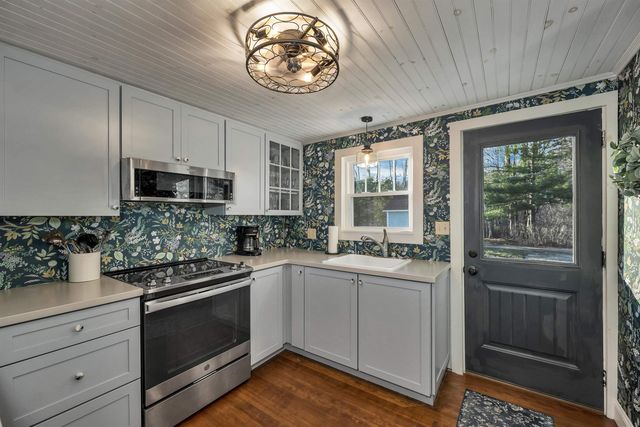 31 Lake Shore Drive, Effingham, NH 03882