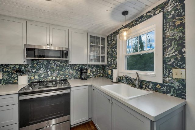 31 Lake Shore Drive, Effingham, NH 03882