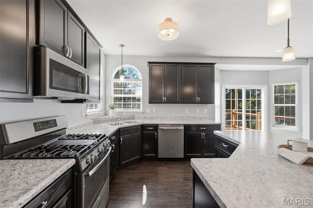 296 Cambridgeshire Court, St Peters, MO 63376