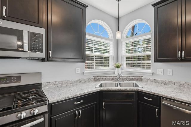 296 Cambridgeshire Court, St Peters, MO 63376