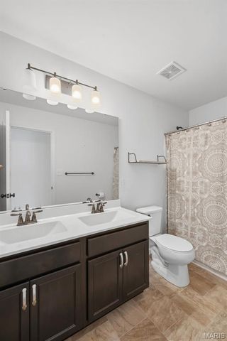 296 Cambridgeshire Court, St Peters, MO 63376