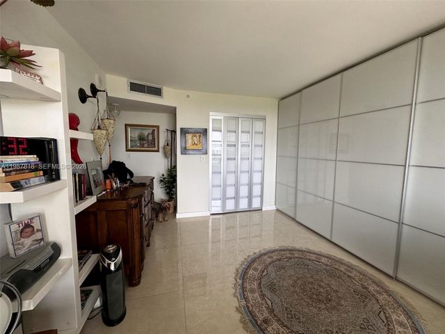 1000 Quayside Terrace 1101, Miami, FL 33138
