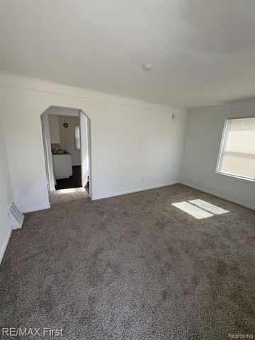 8638 Heyden Street, Detroit, MI 48228