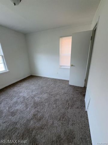 8638 Heyden Street, Detroit, MI 48228