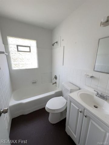 8638 Heyden Street, Detroit, MI 48228