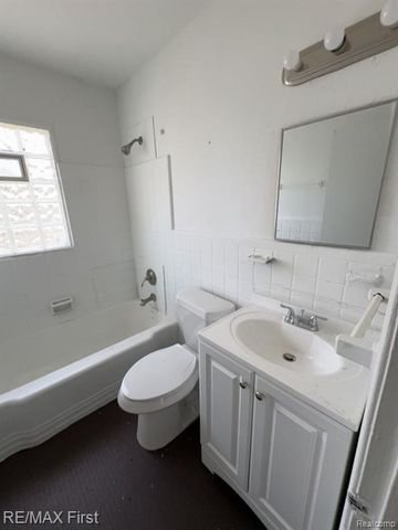 8638 Heyden Street, Detroit, MI 48228