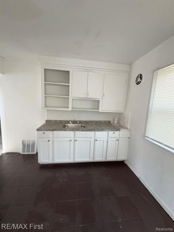 8638 Heyden Street, Detroit, MI 48228