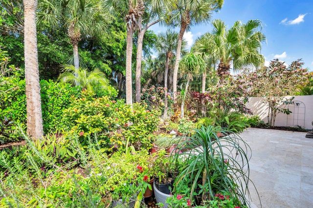 9213 Heathridge Drive, West Palm Beach, FL 33411