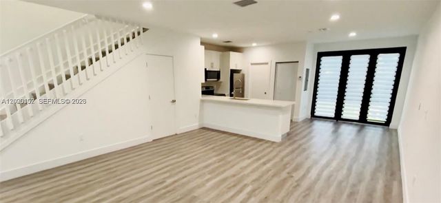 2611 NW 166 St, Miami Gardens, FL 33054