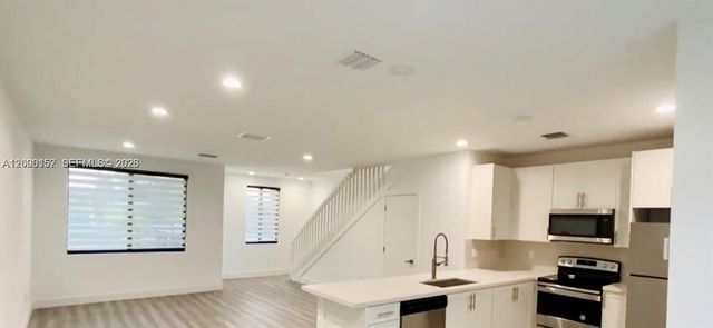 2611 NW 166 St, Miami Gardens, FL 33054