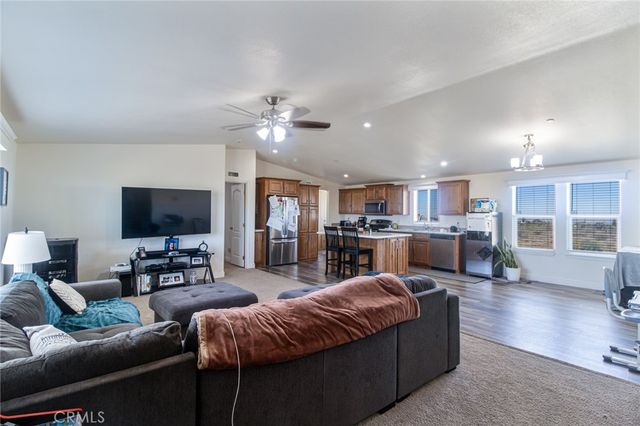 2876 Goss, Phelan, CA 92371