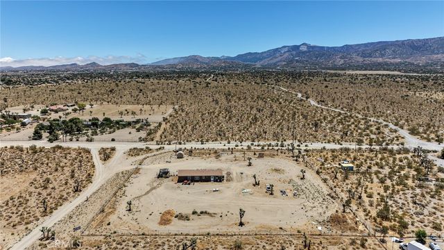 2876 Goss, Phelan, CA 92371