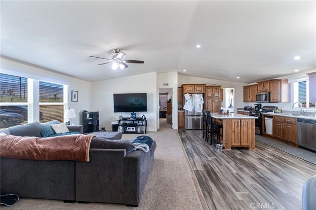 2876 Goss, Phelan, CA 92371