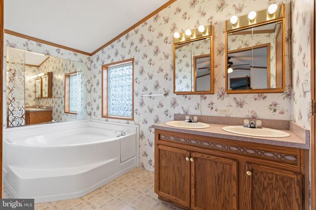 523 CANTER RD, Wilmington, DE 19810