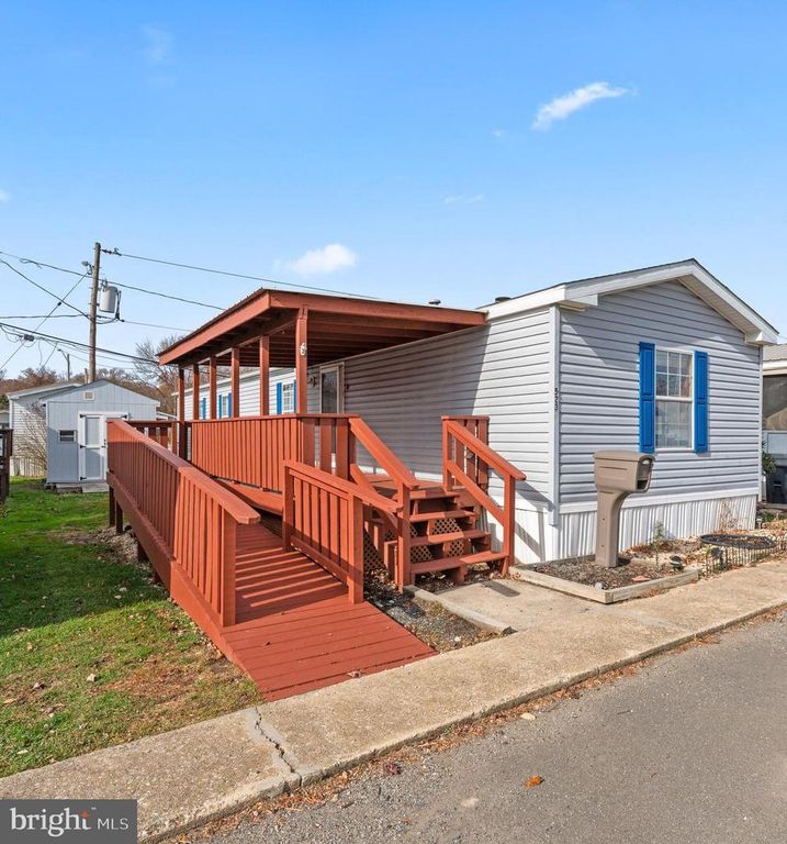 523 CANTER RD, Wilmington, DE 19810