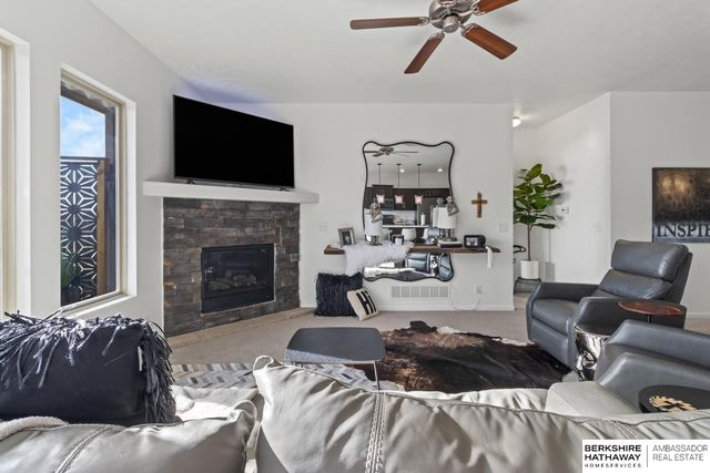 19109 Greenleaf Street, Omaha, NE 68136