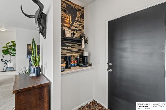 19109 Greenleaf Street, Omaha, NE 68136