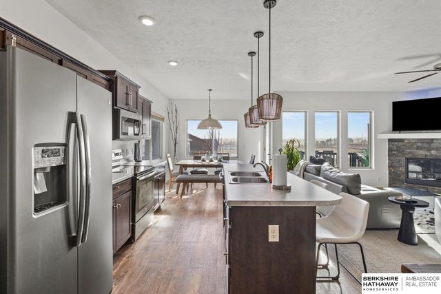 19109 Greenleaf Street, Omaha, NE 68136