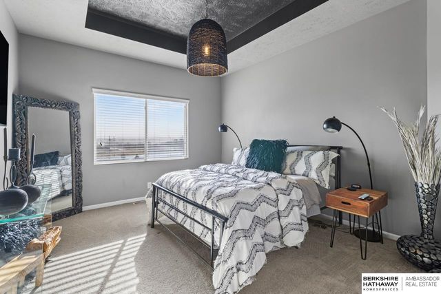 19109 Greenleaf Street, Omaha, NE 68136